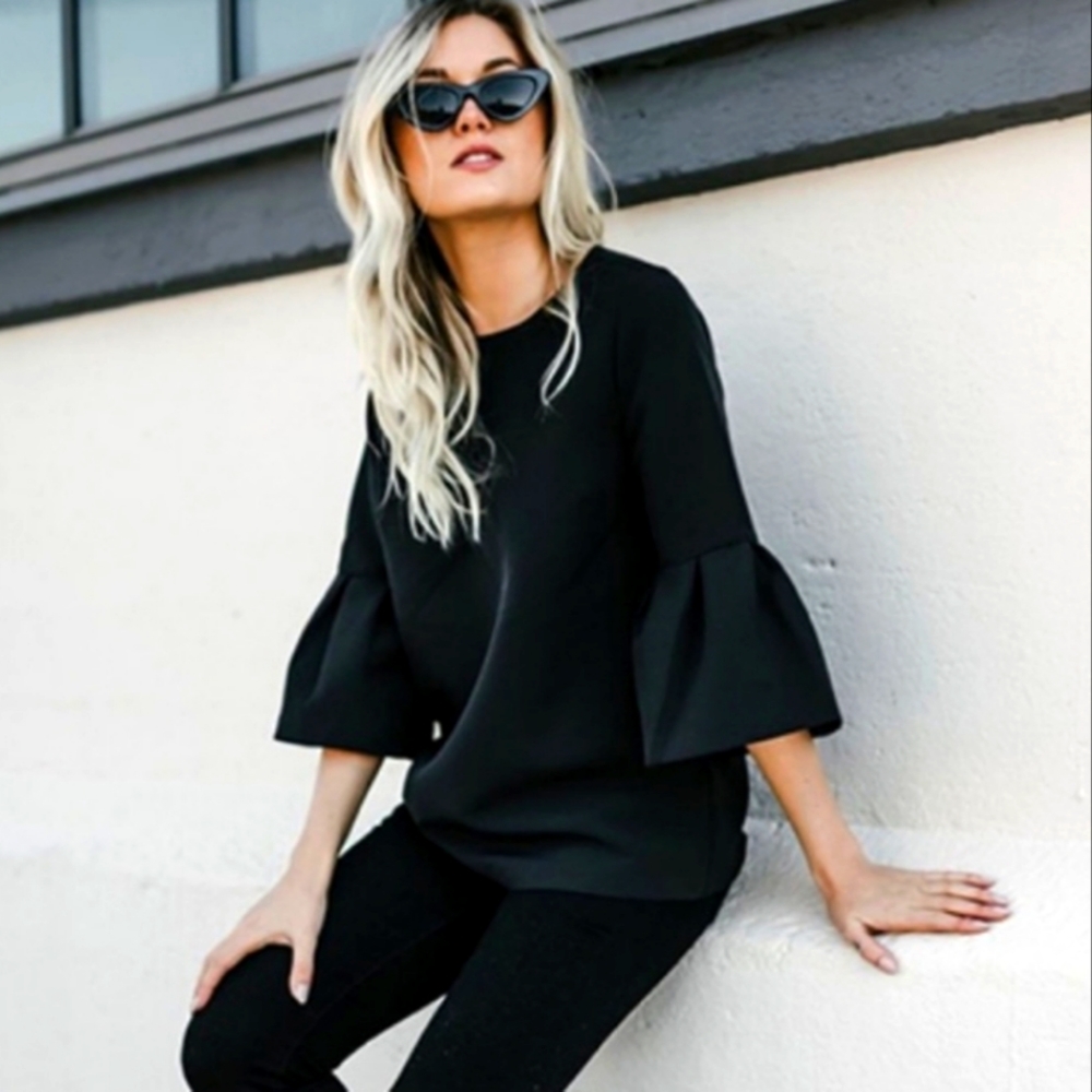 ANNA CATE BLACK BELL SLEEVE BLOUSE M